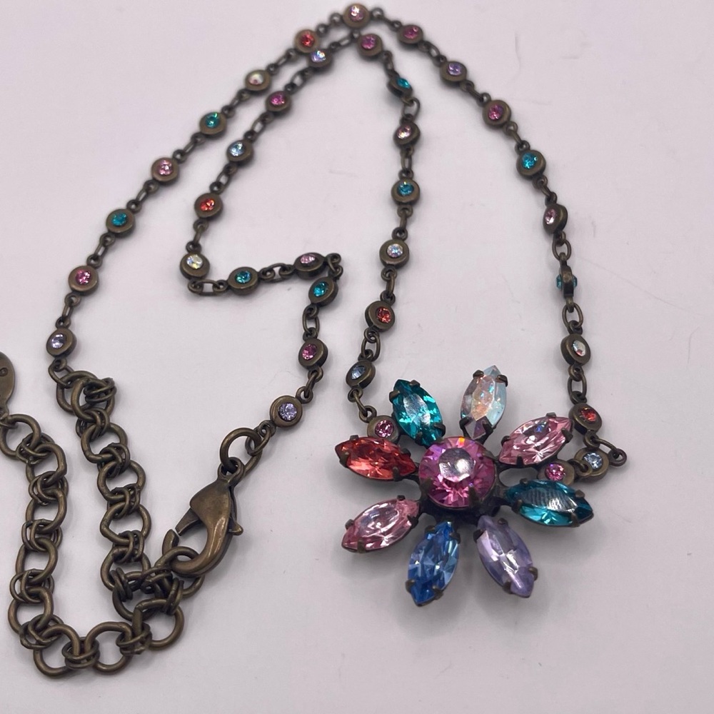 🎉HP! ❤️ Vintage Sorrelli Swarovski Crystal Brass Pendant Necklace